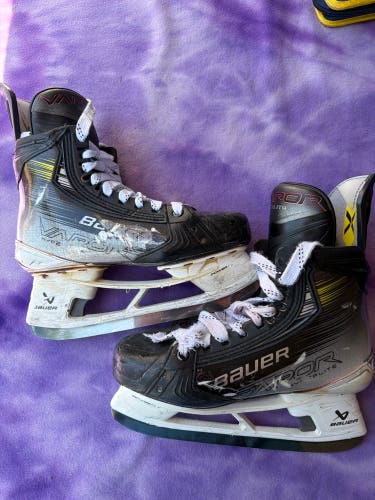 Senior Bauer Vapor Hyperlite 2 Hockey Skates 7 (Used)