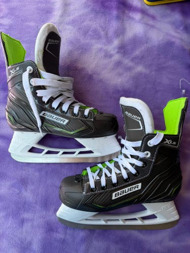 Junior Bauer XLS Hockey Skates Regular Width Size 3 (Used)