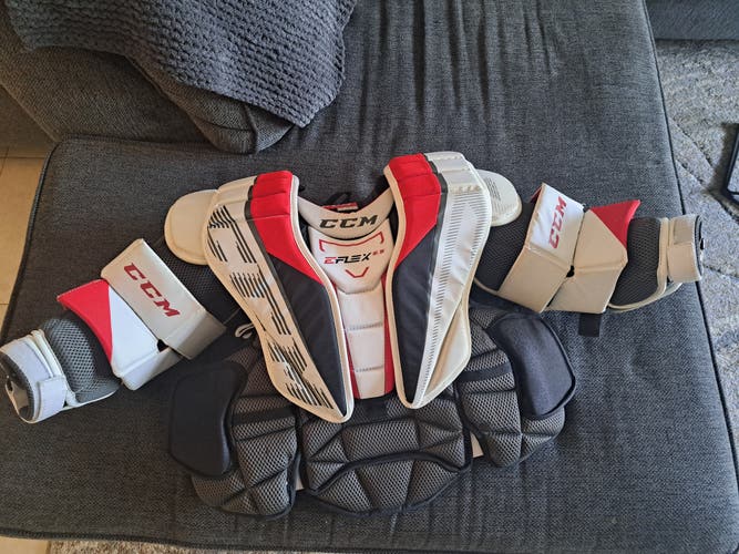Junior Small/Medium CCM EFlex 5.5 Goalie Chest Protector (Briefly Used)