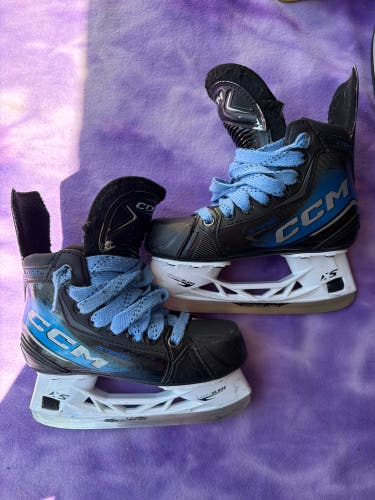 Junior CCM JetSpeed XTra Hockey Skates Regular Width Size 1.5 (Used)
