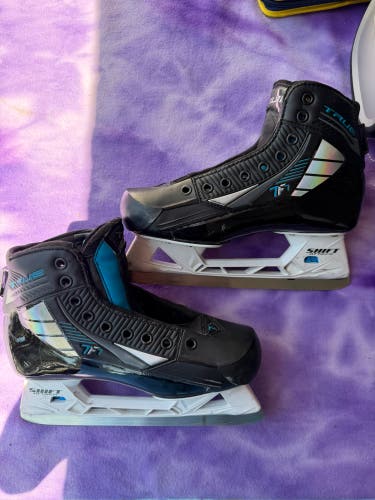 Senior True TF7 Hockey Goalie Skates Regular Width 7 (Used)