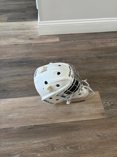 Senior Small Bauer 930 Goalie Mask (Used)