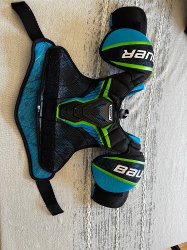 Medium Youth Bauer X Shoulder Pads (Used)