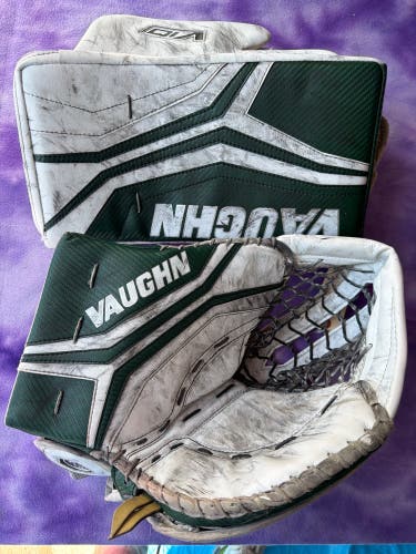 Senior Vaughn Velocity V10 Pro Goalie Gloves & Blockers Regular (Used)