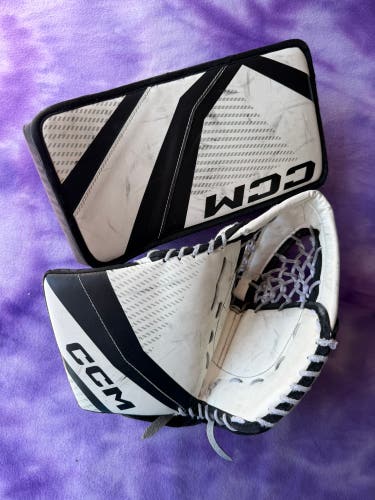 Black Youth CCM YTFlex 3 Goalie Gloves & Blockers Regular (Used)