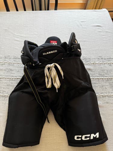 Black Large Kids Unisex CCM Shorts (Used)