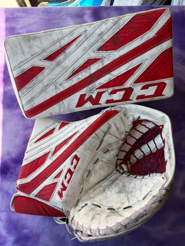 White Intermediate CCM Extreme Flex 4.9 Goalie Gloves & Blockers Regular (Used)