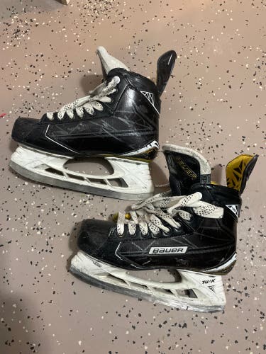 Bauer Supreme S180 Hockey Skates Regular Width Size 5.5