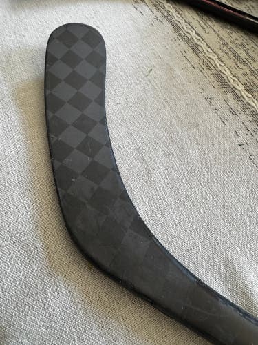Youth Bauer Vapor Hyperlite Right Handed Hockey Stick P92 40 Flex (Used)
