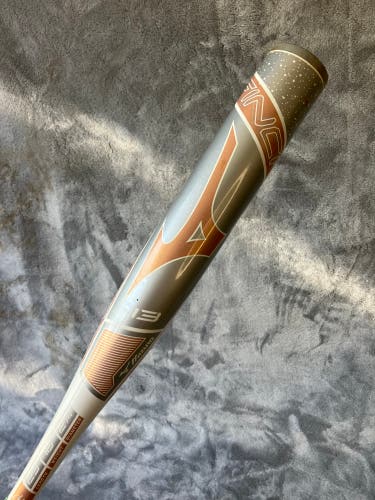 White Mizuno Finch Alloy Bat (-13) Alloy 16 oz 29" (Used)
