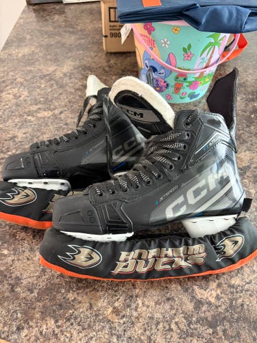 Black/Gray 2023 CCM JetSpeed FT675 Hockey Skates Regular Width Pro Stock 9 (Used)