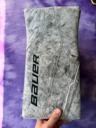 White Intermediate Bauer GSX Goalie Blockers Regular (Used)