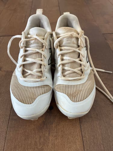 White Kids 6.5Y (Big Kids / Youth) Youth New Balance Cleats (Used)