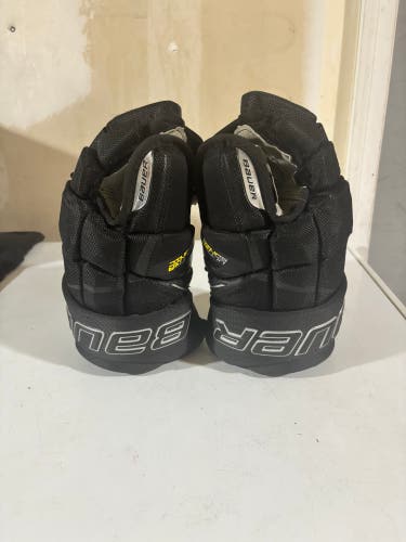 Bauer Supreme Ultrasonic Gloves 13” Black (LIGHTLY Used)