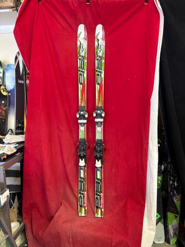 Skis: Elan Bloodline mogul skis,168cm
Bindings: Elan
Binding Range: 259-386mm
Mogul skis.
