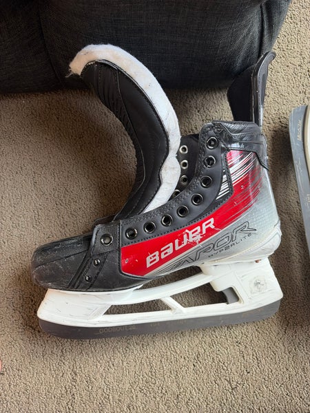 Red 2023 Bauer Vapor Hyperlite 2 Hockey Skates Regular Width 7.5 (Used)