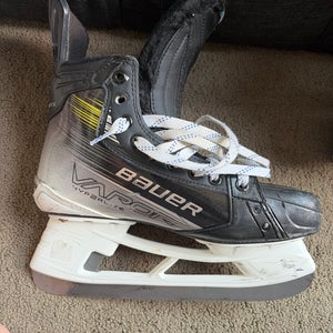 Gray 2023 Bauer Vapor Hyperlite 2 Hockey Skates Regular Width 7.5 (New)