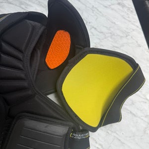 Large Junior CCM Tacks 9080 Shoulder Pads (Used)