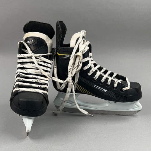 CCM Tacks 1052 Size 5 Intermediate Hockey Skates