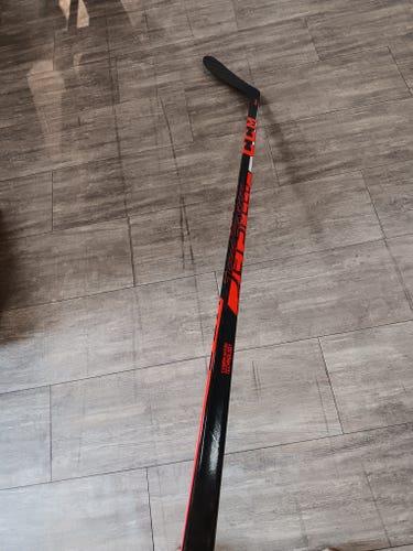 Senior CCM JetSpeed FT4 Team Right Handed Hockey Stick P28 85 Flex (New)