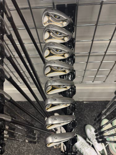 Men's 2007 TaylorMade r7 Right Handed Iron Set Regular Flex (Used)