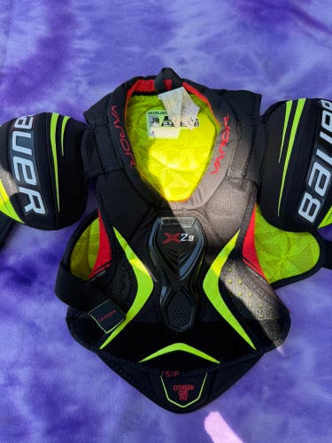 Small Junior Bauer Vapor X2.9 Shoulder Pads (Used)