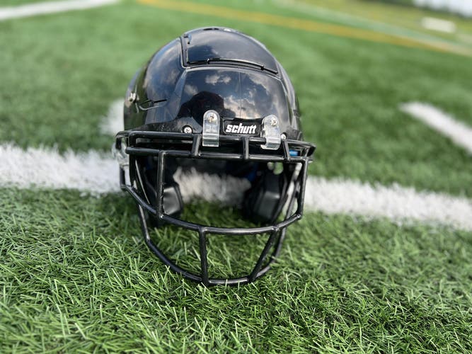 Black Extra Large Schutt F7 Helmet (Used)