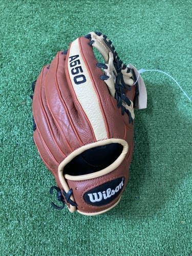 Wilson A550 RH Baseball Glove 11" (Used)