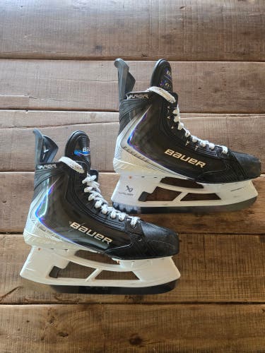White/Blue 2025 Bauer Vapor Flylite Hockey Skates Wide Width 9 (Used)