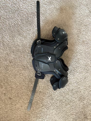 Medium Adult Xenith Flyte Shoulder Pads (Used)