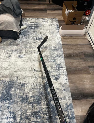 Senior Bauer Vapor Flylite Right Handed Hockey Stick P28 87 Flex Pro Stock (New)