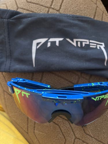 Unisex Small / Medium Sunglasses (Used)
