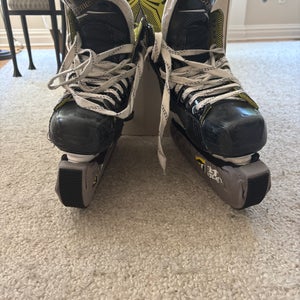 Black 2018 Bauer Supreme Ignite Pro+ Hockey Skates Regular Width 9.5 (Used)