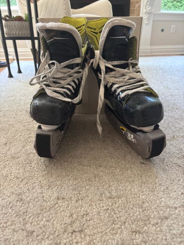 Black 2018 Bauer Supreme Ignite Pro+ Hockey Skates Regular Width 9.5 (Used)