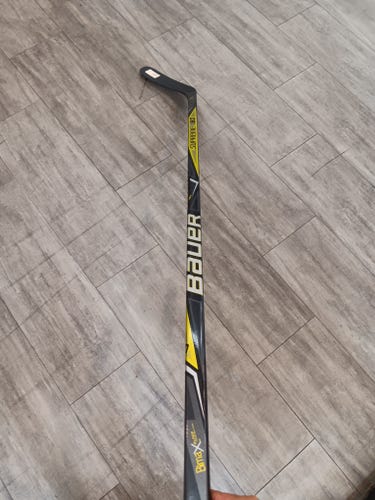 Intermediate Bauer Supreme S180 Left Hand Hockey Stick P88 67 Flex (New)