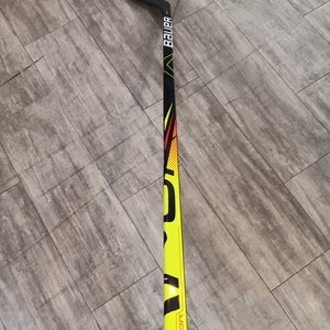 Intermediate Bauer Vapor X2.7 Left Hand Hockey Stick P92 65 Flex (New)