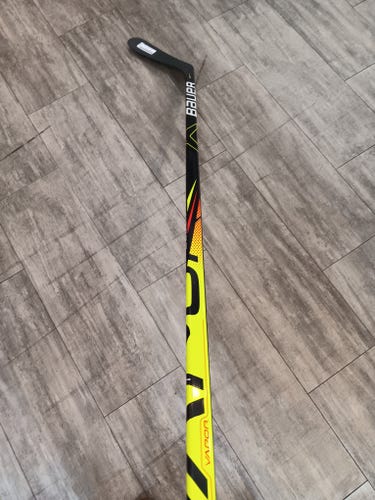 Intermediate Bauer Vapor X2.7 Left Hand Hockey Stick P92 65 Flex (New)