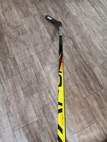 Intermediate Bauer Vapor X2.7 Left Hand Hockey Stick P88 65 Flex (New)