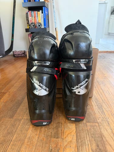 13" Bauer Vapor Fly40 13" Shin Pads (Used)