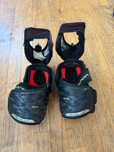 Intermediate Medium Bauer Vapor Flylite Elbow Pads (Used)