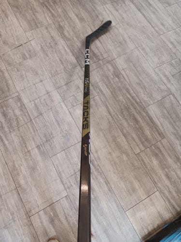 Senior CCM Super Tacks AS-V Pro Right Handed Hockey Stick P28 75 Flex (New)