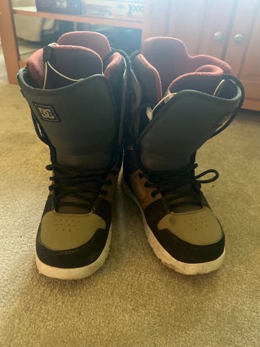 FREE SHIPPING | DC Phase Snowboard Boots - Lightly Used, Size 8 Men’s