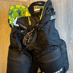 Junior Medium Bauer HP Perf Hockey Pants (Used)