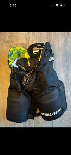 Junior Medium Bauer HP Perf Hockey Pants (Used)