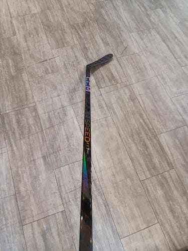 Senior CCM JetSpeed FT7 Pro Right Handed Hockey Stick P28 70 Flex (New)