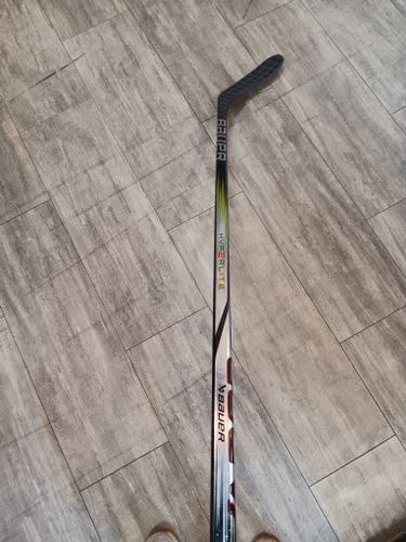 Junior Bauer Vapor Hyperlite 2 Right Handed Hockey Stick P28 30 Flex (New)