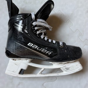 Black/Gray 2023 Bauer Vapor Hyperlite 2 Hockey Skates Regular Width Pro Stock Size 6 (Used)