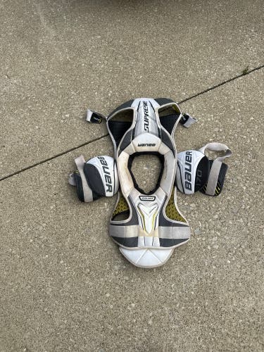 Medium Senior Bauer Supreme S170 Shoulder Pads (Used)