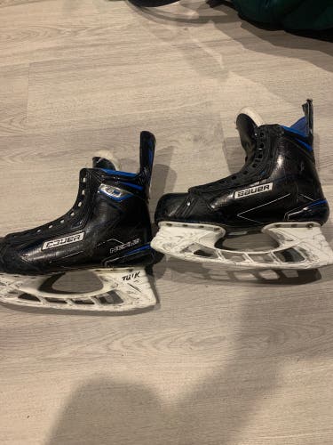 Blue 2018 Bauer Nexus 2N Hockey Skates Extra Wide Width 7.5 (Used)