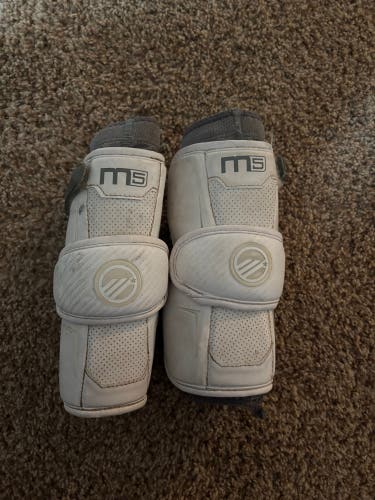 Medium Youth Maverik M5 Arm Pads (Used)